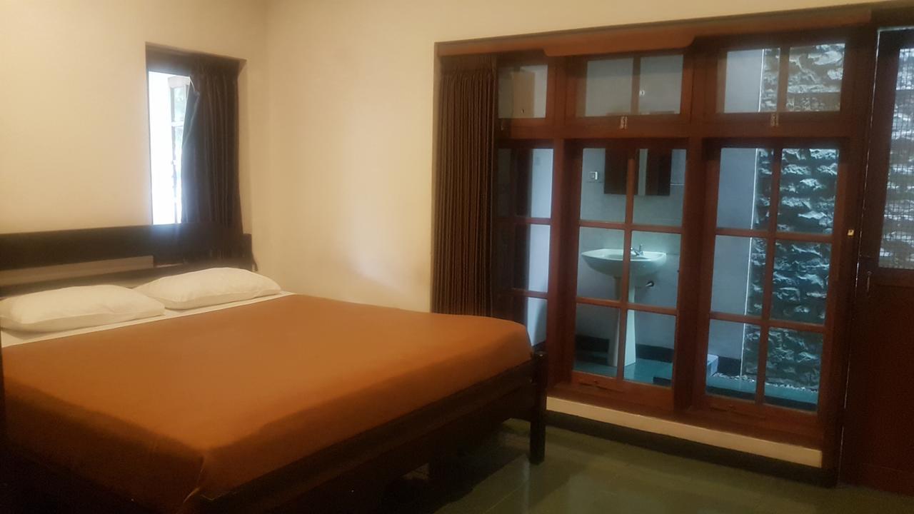 Krowi Inn Сурабая Экстерьер фото